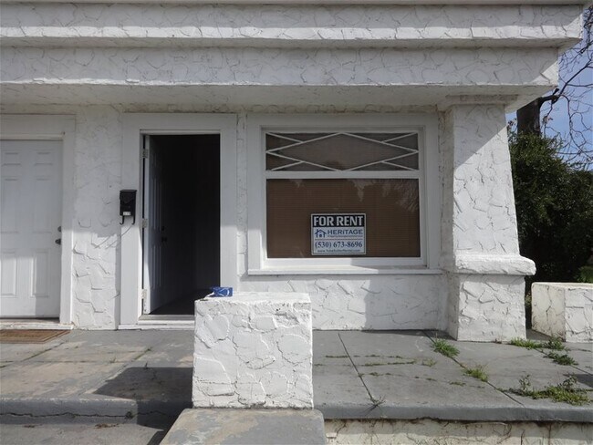 Building Photo - 319 B St