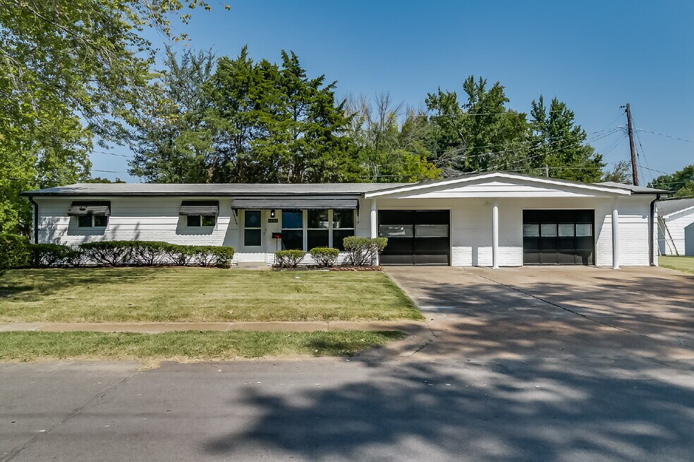 Charming & Modern 3 Bed / 1 Bath Home in Florissant