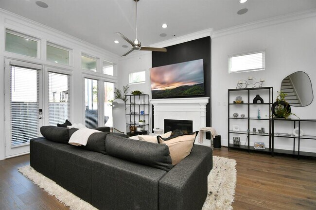 Foto del edificio - 3302 Timbergrove Heights St.