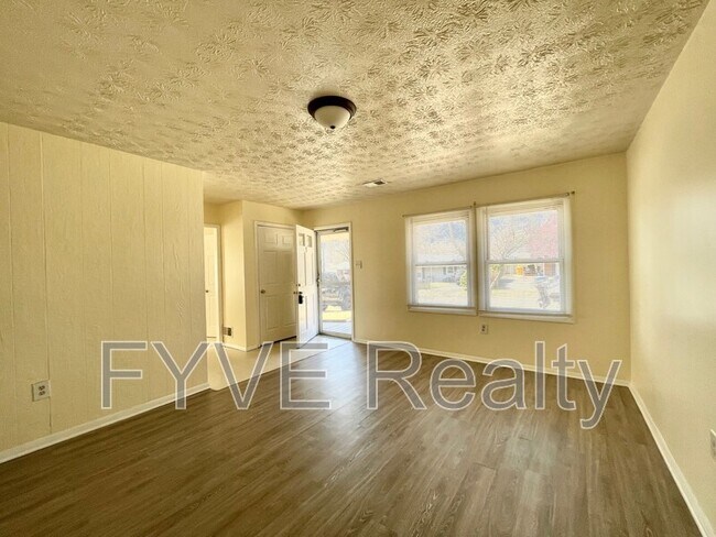 Foto del edificio - 649 Chapelview Dr