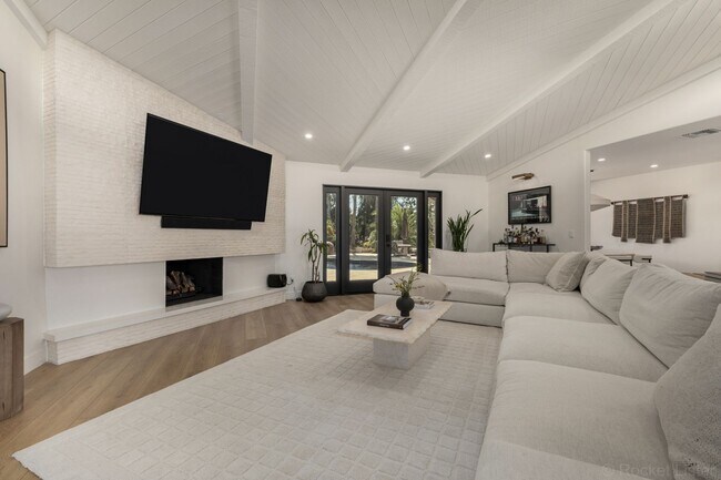 Foto del edificio - STUNNING. MODERN LUXURY OASIS In Scottsdale- 4 Bed/3 Bath plus Casita
