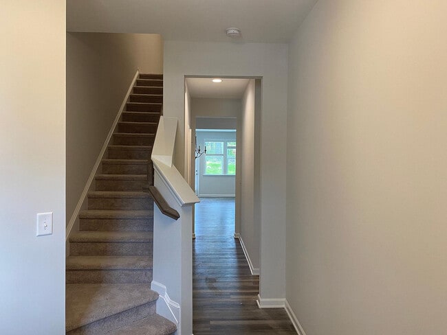 Building Photo - Room in Townhome on Fitchie Pl