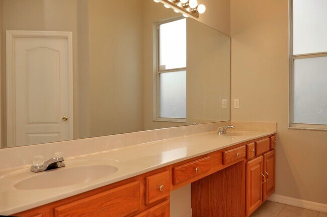 Foto del edificio - Beautiful 3 bed/2 bath home in Hunter's Cr...