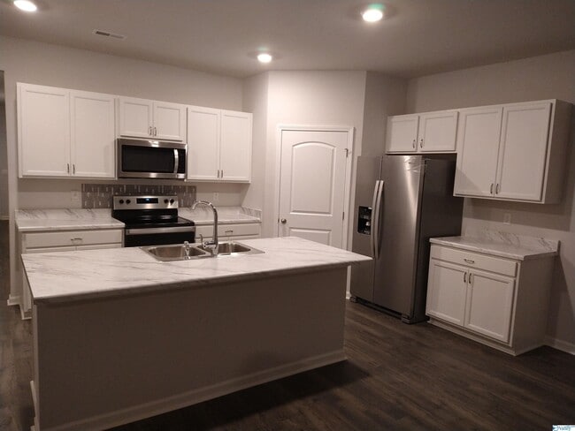 Building Photo - 124 Red Fox Way