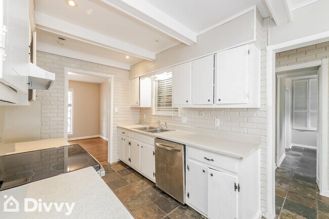 Building Photo - 5454 Fincastle Cove