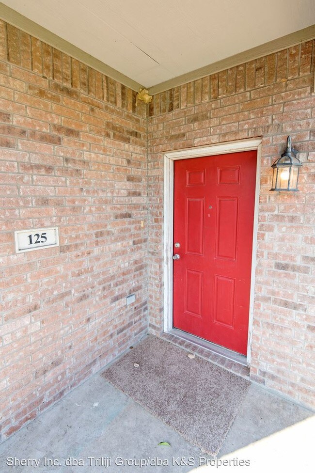 Building Photo - 119-125 Bentwood Dr