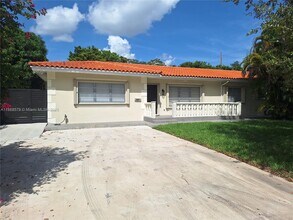 Building Photo - 5600 SW 64th Pl