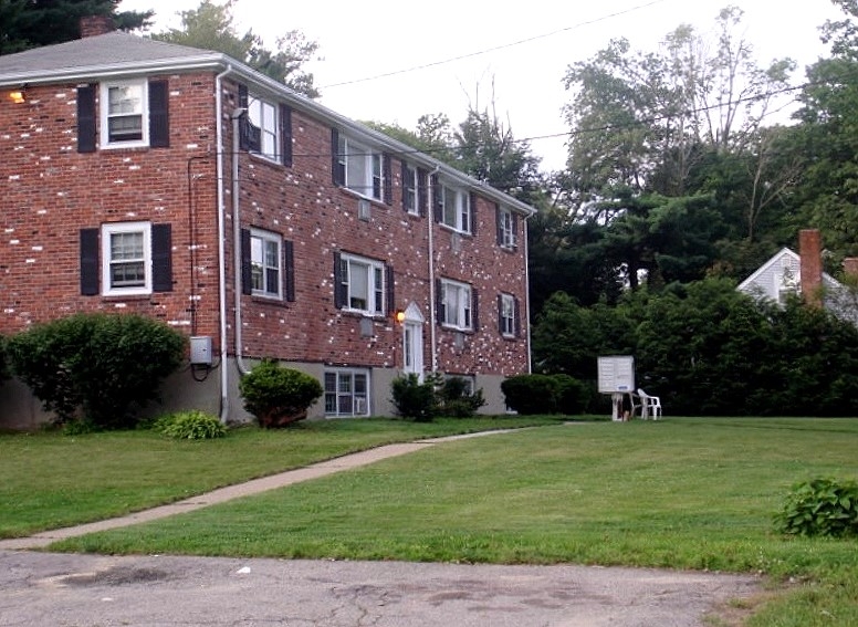 Primary Photo - 670 Main St