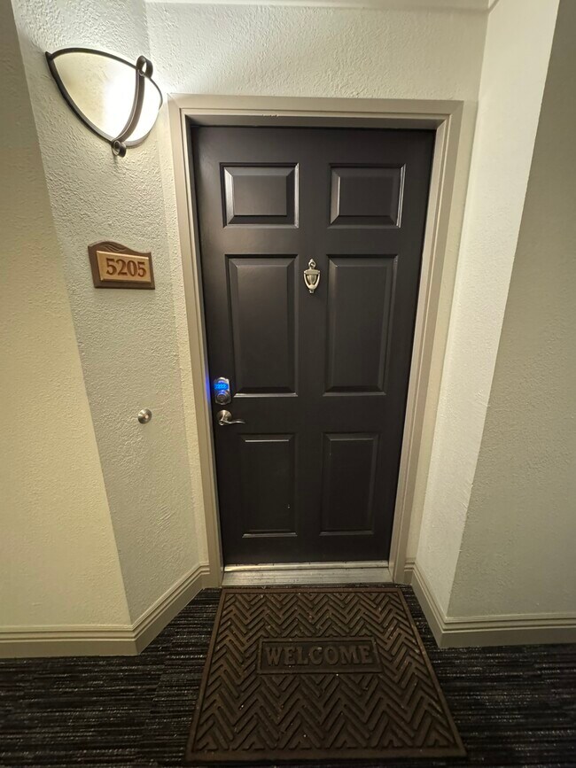 Foto del edificio - 7180 Shoreline Dr