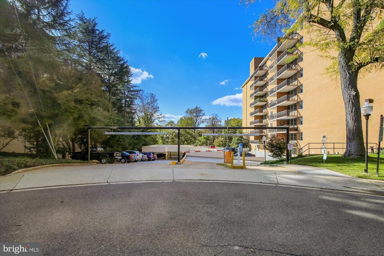 Primary Photo - 2030 N Adams St