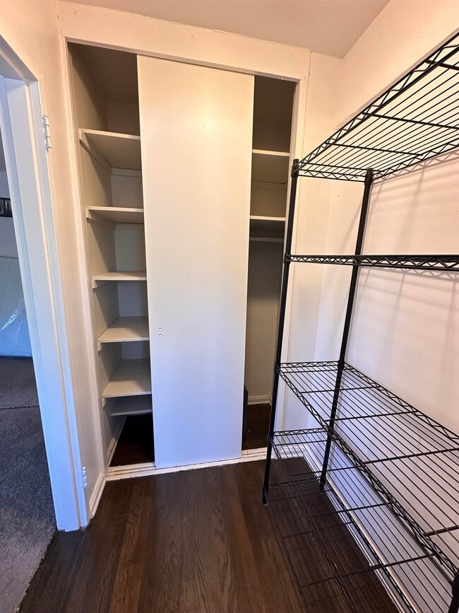 Building Photo - 411 Park Pl