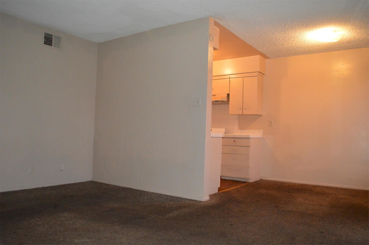 Primary Photo - 2630 Sherwood St