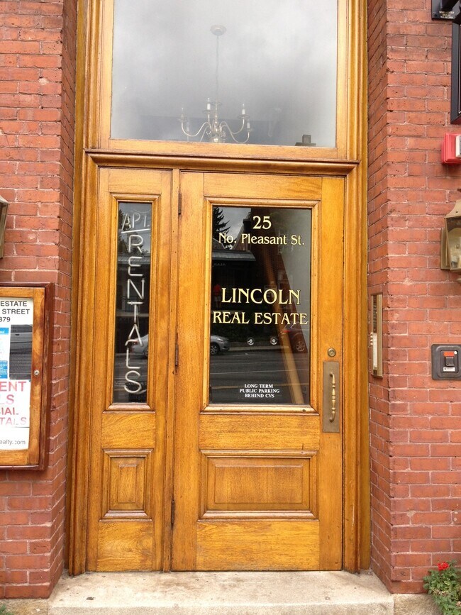 Una concurrida La Grange Road cerca de Orland Hills en Orland Park, Illinois. - 25 N Pleasant St