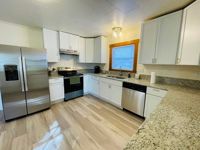 Building Photo - 17 Arch St