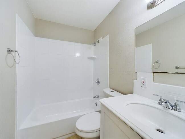 Foto del edificio - 3609-3611 E 69th St