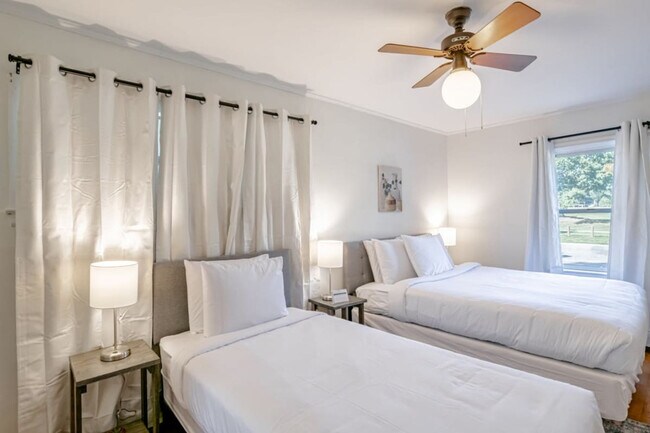 Foto del edificio - 2861 Potter Dr