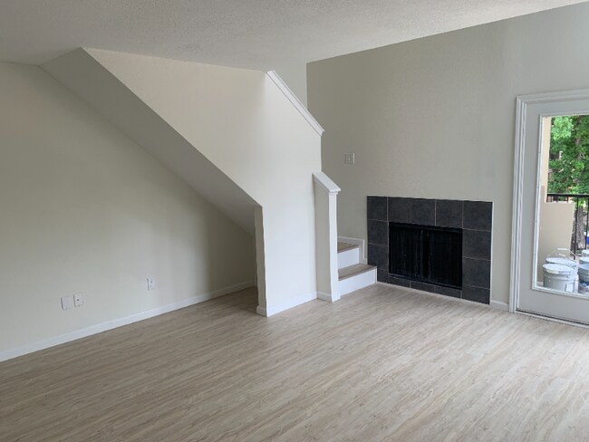 Foto del edificio - 9823 Walnut St
