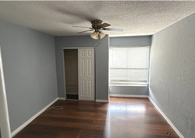 Building Photo - 9242 Green Meadows Way