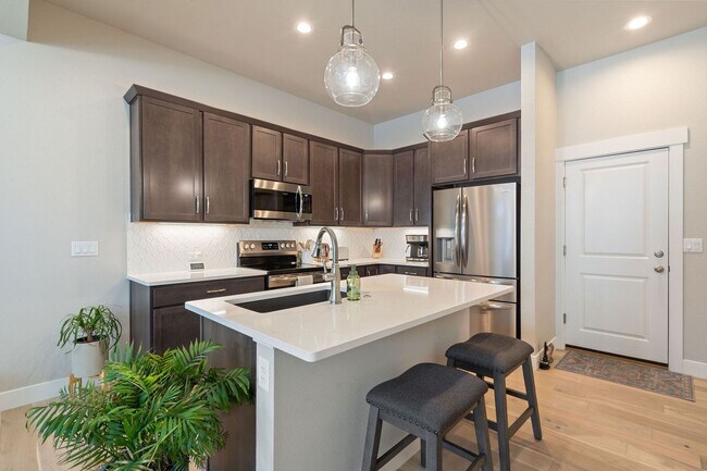 Foto del edificio - 8479 Cromwell Dr