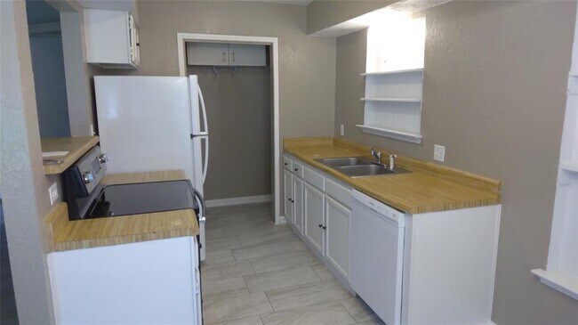 Building Photo - 11209 Freedom Way