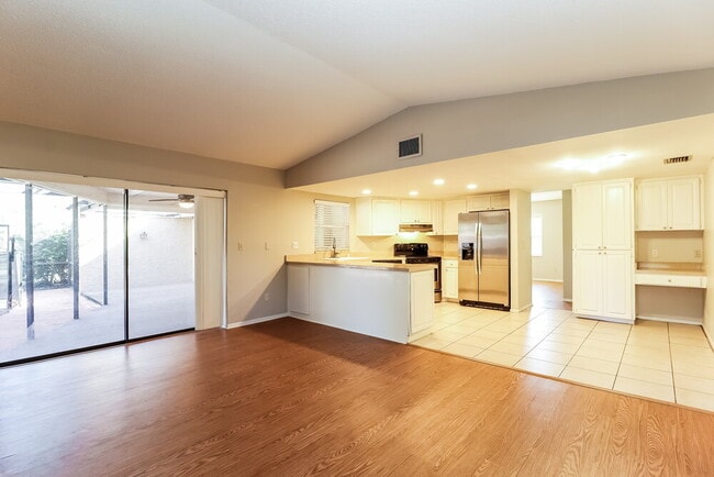 Foto del edificio - 3610 Fairway Forest Dr