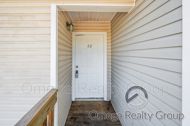 Foto del edificio - 484 Grey Hill Rd