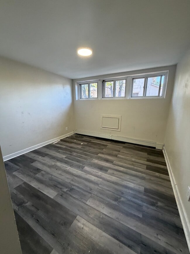 Building Photo - 475 Park Ave