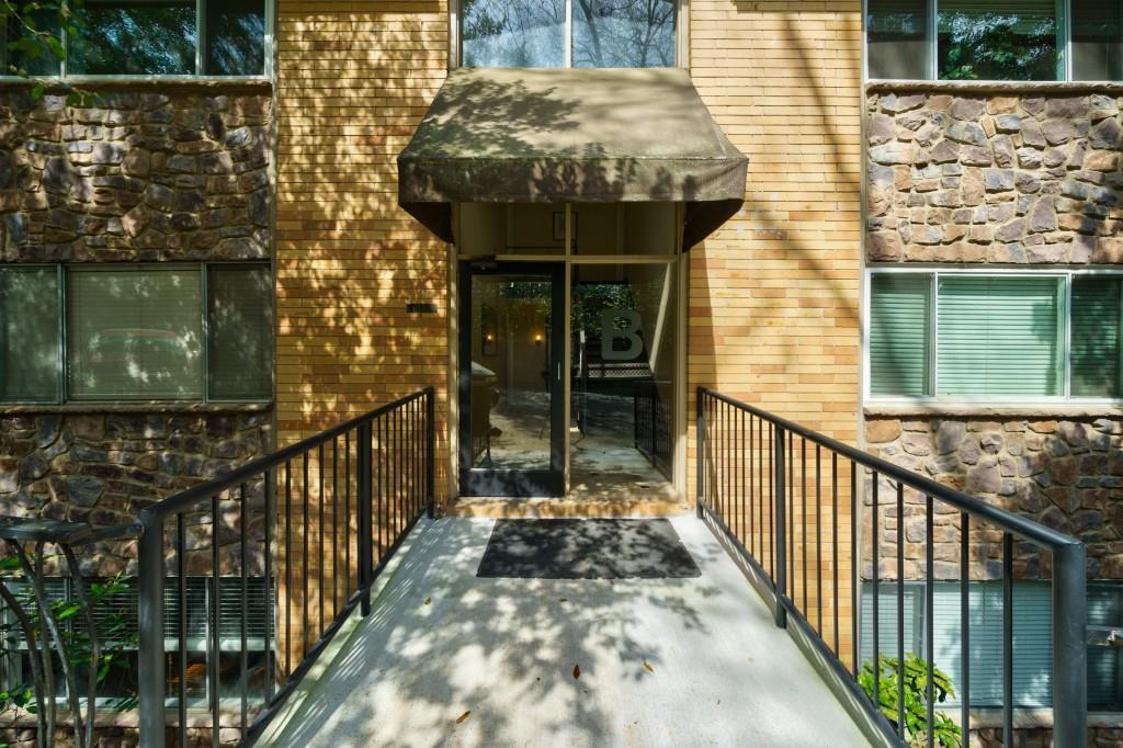 Primary Photo - 115 Biscayne Dr NW