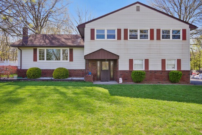 Foto del edificio - 12 Crescent Dr