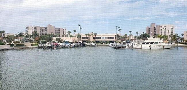 Foto del edificio - 7420 Bay Island Dr S