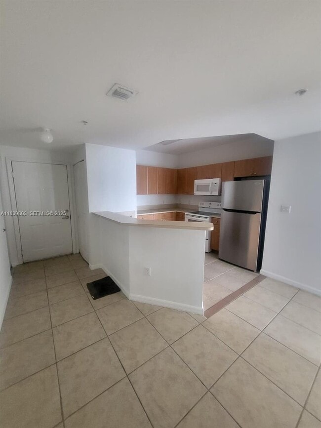 Building Photo - 119 SW 6th Ave