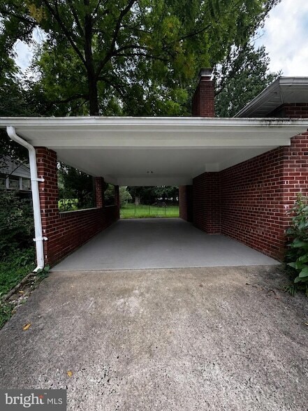 Building Photo - 3329 Military Dr