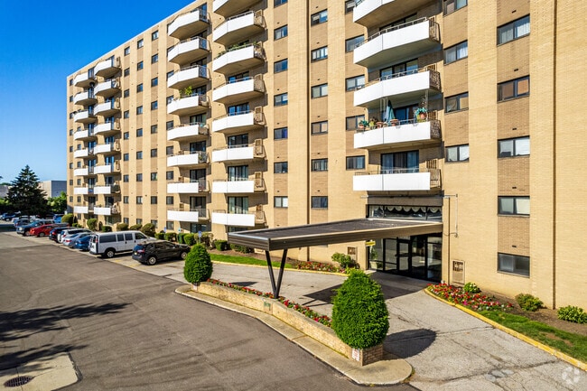 High Rise Entrance - Bishop Park Apartments