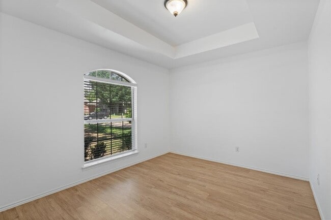Building Photo - 300 Betterman Dr