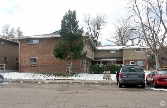 Building Photo - Greenwood Manor