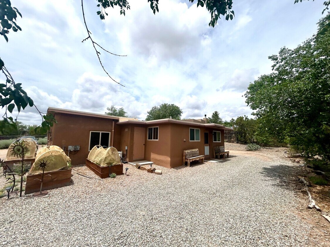 Primary Photo - Charming W. Alameda Guest House