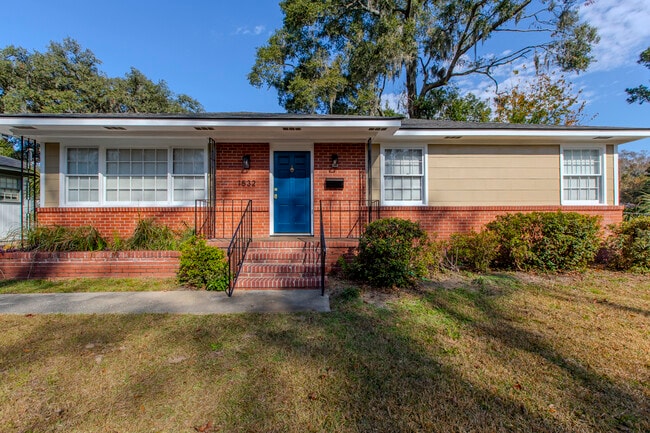 Building Photo - 1532 E 53rd St