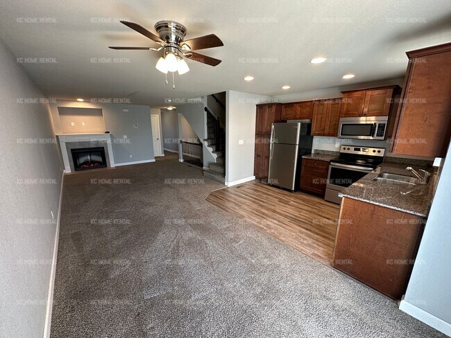 Building Photo - Charming 2 bed townhome in KCK!