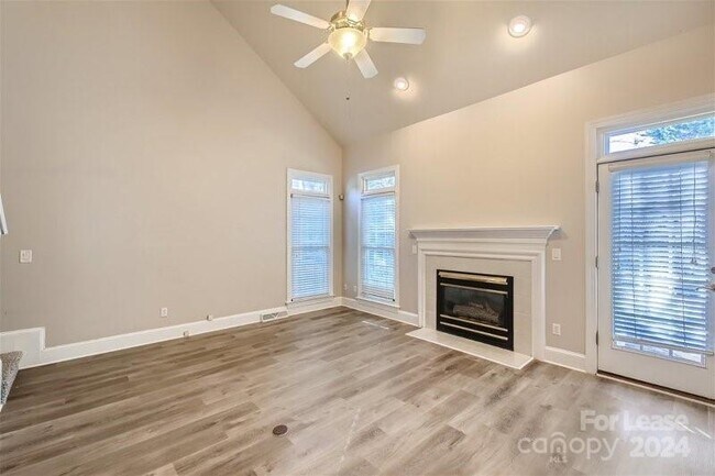 Foto del edificio - 7516 Swinford Pl