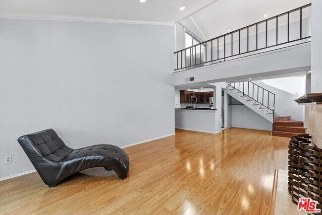 Foto del edificio - 5325 Newcastle Ave
