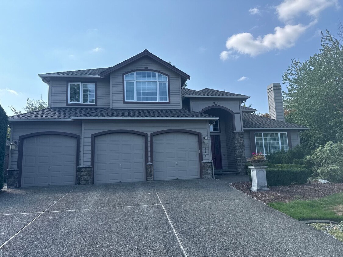 Foto principal - Exceptional 3 Bed, 2.5 bath in Sammamish w...