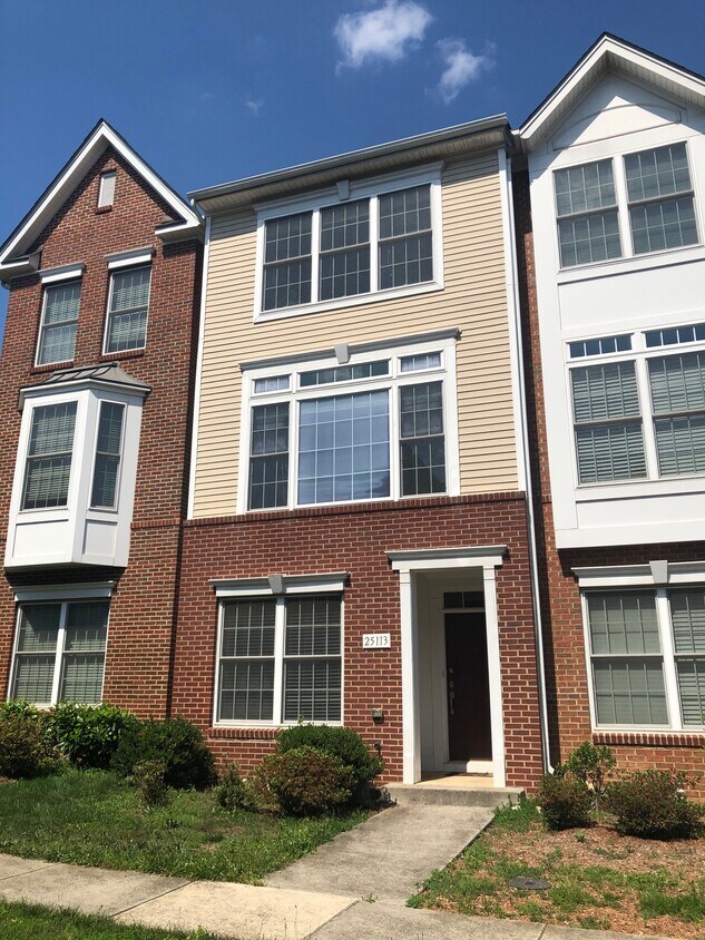 25113 Neptune Terrace, South Riding, VA 20152 Townhome Rentals in