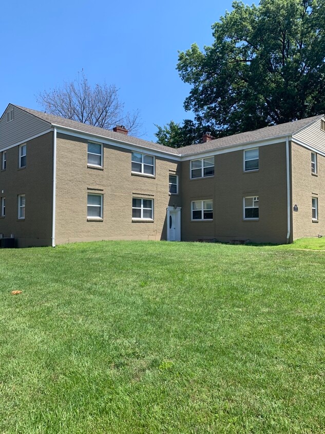 8145 Whitburn Dr Unit 102, Saint Louis, MO 63105 Apartments in Saint