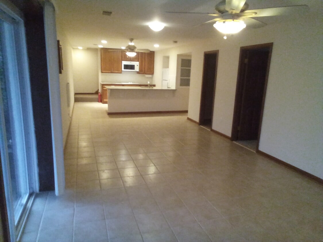Building Photo - 9010 Mountain Valley Rd