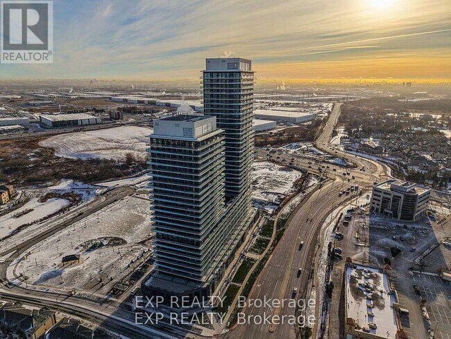 Building Photo - 15 Skyridge Dr