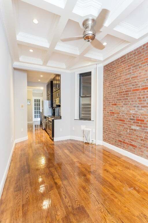 Foto del edificio - 321 E 10th St