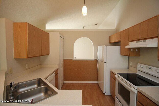 Building Photo - 2230 Redwood Cir