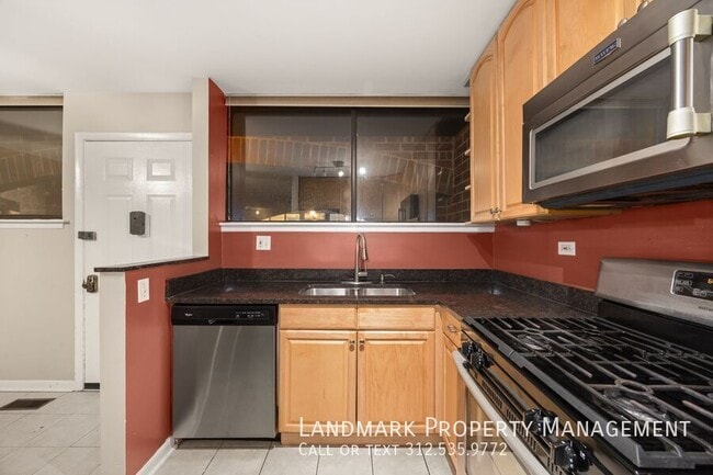 Foto del edificio - 824 S May St