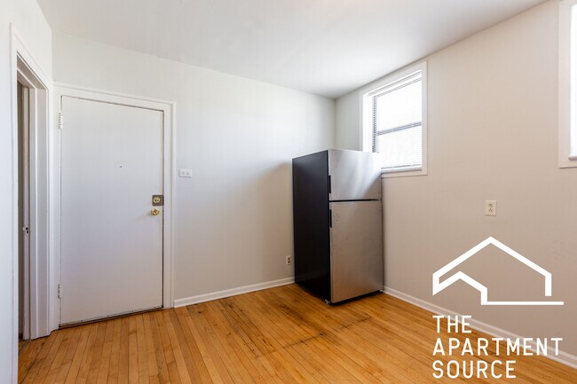 Foto del edificio - 4810 W Armitage Ave