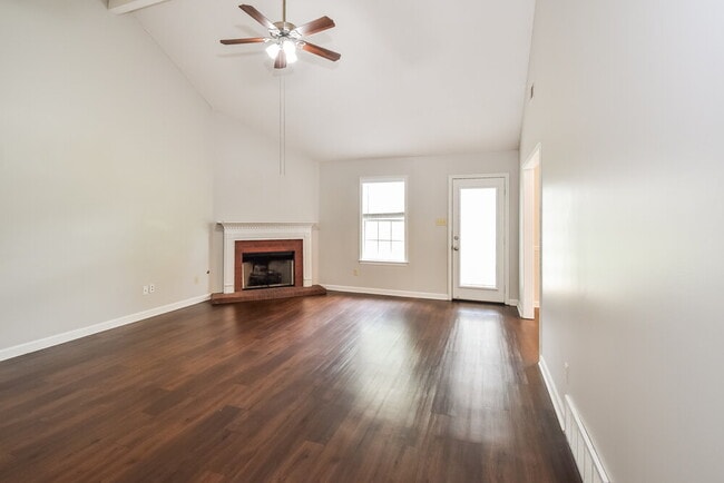 Building Photo - 9785 Kingsridge Dr